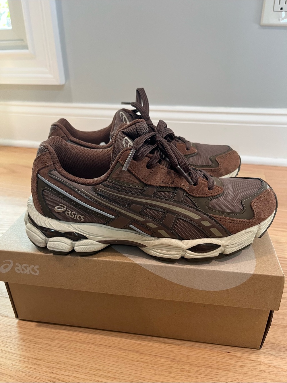 ASICS GEL-NYC 2055 Mahogany/Driftwood Sneaker Size: 7W/5.5M